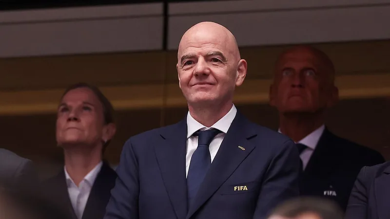 Infantino tritt trotz UEFA-Strafverfahren und Investorenskandal 2027 wieder an